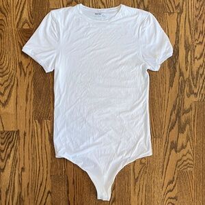 Smoothez by Aerie white short sleeve bodysuit, size L. Like new.